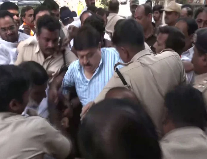 तेलंगाना BJP अध्यक्ष रामचंदर राव हिरासत में, हाउस अरेस्ट के बाद पुलिस की कार्रवाई