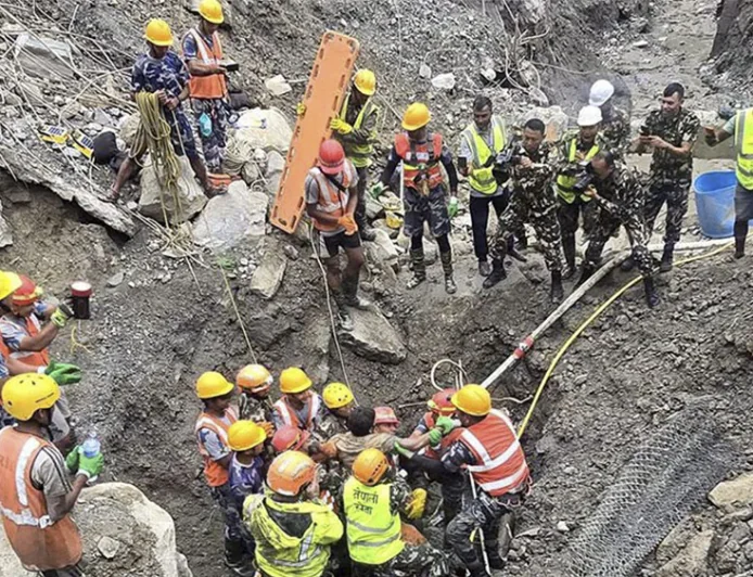नेपाल बाढ़ के 10 दिन बाद दो और जिंदा मिले: सुरंग से चीनी नागरिक, मलबे में मिली 60 वर्षीय महिला