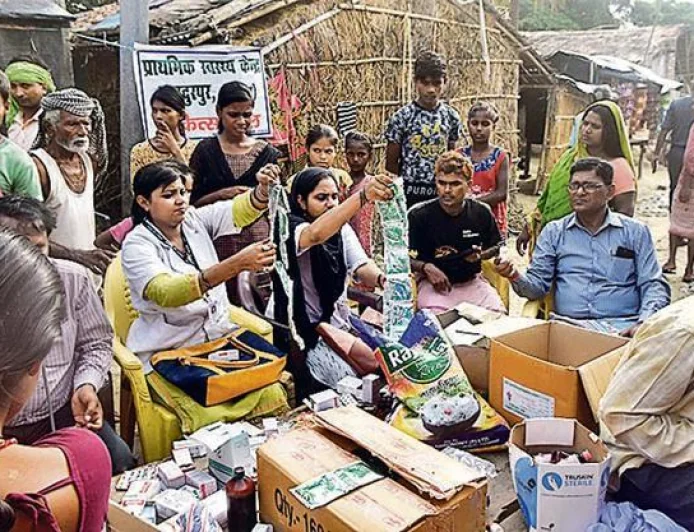 भोजपुर: शाहपुर के बाढ़ प्रभावित गांवों में पहुंचे डीएम मनेश कुमार मीणा, राहत व्यवस्था का लिया जायजा
