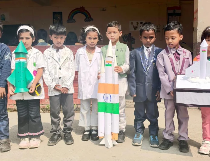 ‘मिसाइल मैन’ की जयंती पर बच्चों ने बिखेरा प्रतिभा का रंग, एम.एम.के. हाई स्कूल में विशेष आयोजन