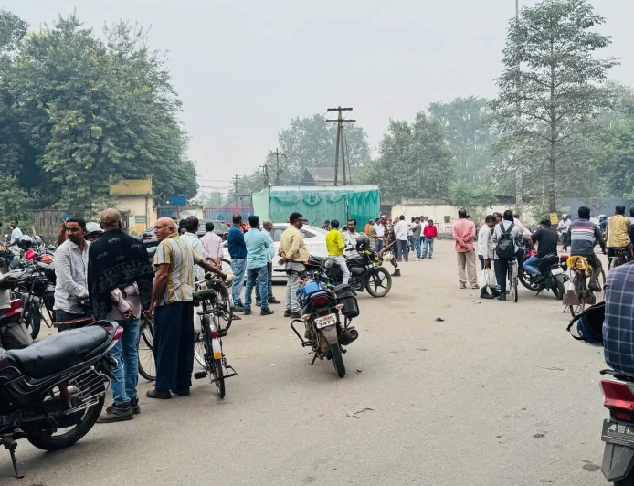 बोकारो स्टील प्लांट में नियोजन की मांग पर विस्थापितों का आंदोलन तेज, मेन गेट छोड़ कंपनी के तमाम गेट जाम